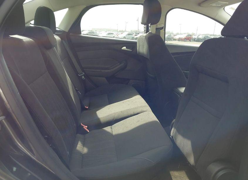 Photo 8 of 2015 Ford Focus SE (VIN 1FADP3F26FL247186)