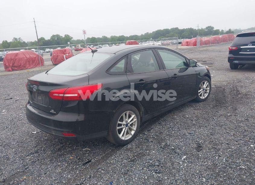 Photo 4 of 2015 Ford Focus SE (VIN 1FADP3F26FL262710)