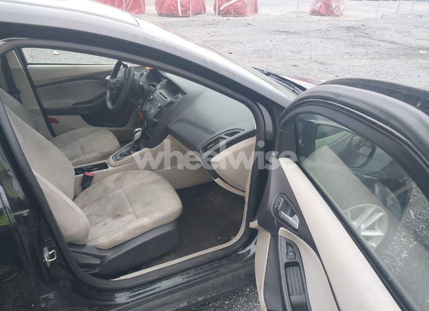 Photo 5 of 2015 Ford Focus SE (VIN 1FADP3F26FL262710)