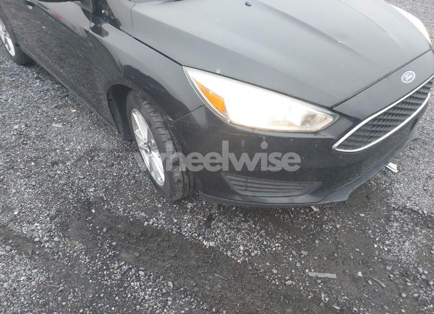 Photo 6 of 2015 Ford Focus SE (VIN 1FADP3F26FL262710)