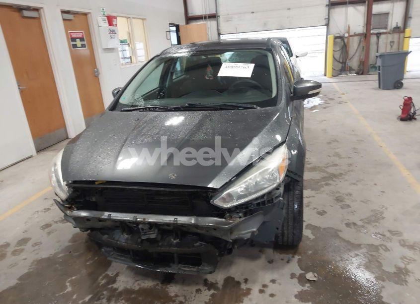 Photo 12 of 2015 Ford Focus SE (VIN 1FADP3F26FL263405)