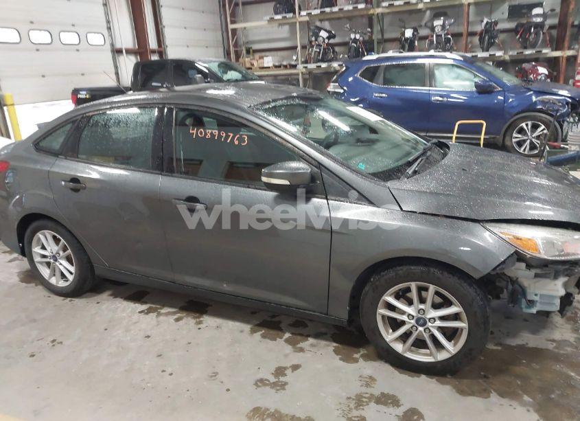 Photo 13 of 2015 Ford Focus SE (VIN 1FADP3F26FL263405)