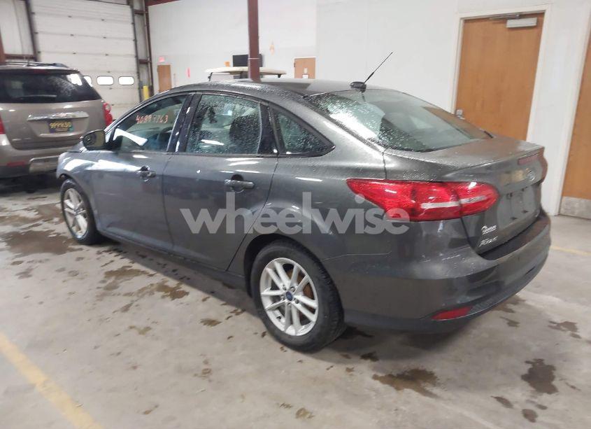 Photo 3 of 2015 Ford Focus SE (VIN 1FADP3F26FL263405)