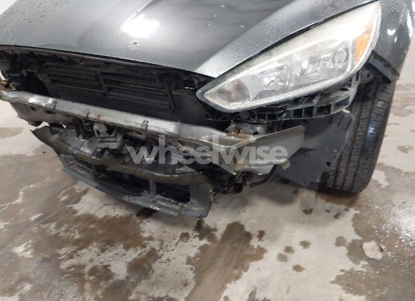 Photo 6 of 2015 Ford Focus SE (VIN 1FADP3F26FL263405)