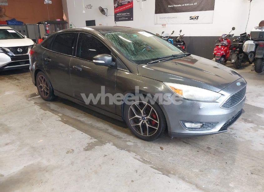 2015 Ford Focus SE (VIN 1FADP3F26FL279667) main photo