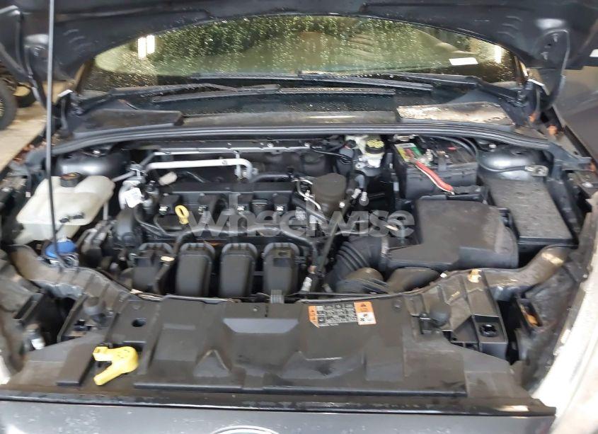 Photo 10 of 2015 Ford Focus SE (VIN 1FADP3F26FL279667)