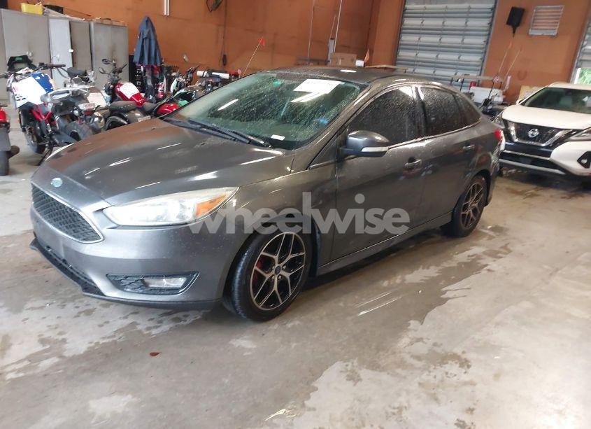 Photo 2 of 2015 Ford Focus SE (VIN 1FADP3F26FL279667)