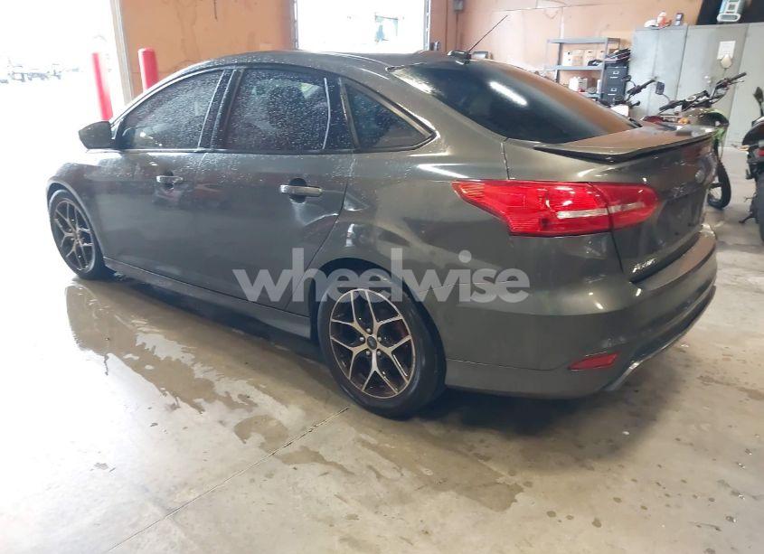 Photo 3 of 2015 Ford Focus SE (VIN 1FADP3F26FL279667)