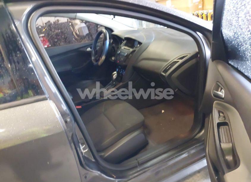 Photo 5 of 2015 Ford Focus SE (VIN 1FADP3F26FL279667)