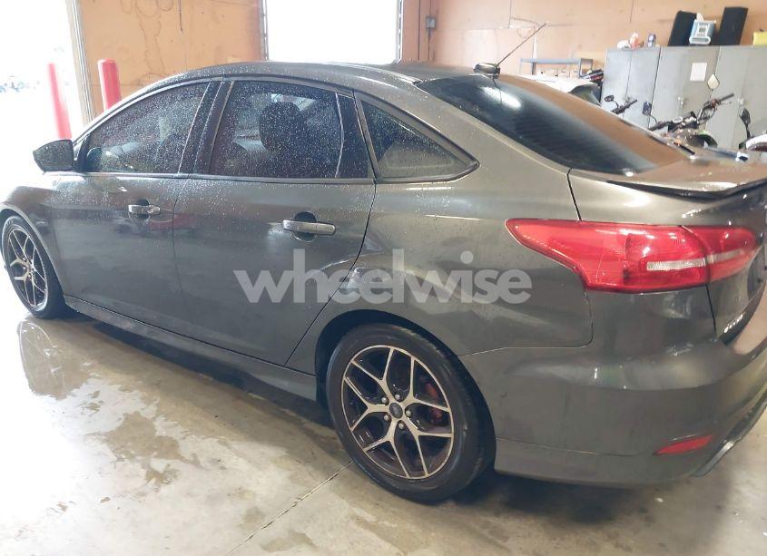 Photo 6 of 2015 Ford Focus SE (VIN 1FADP3F26FL279667)