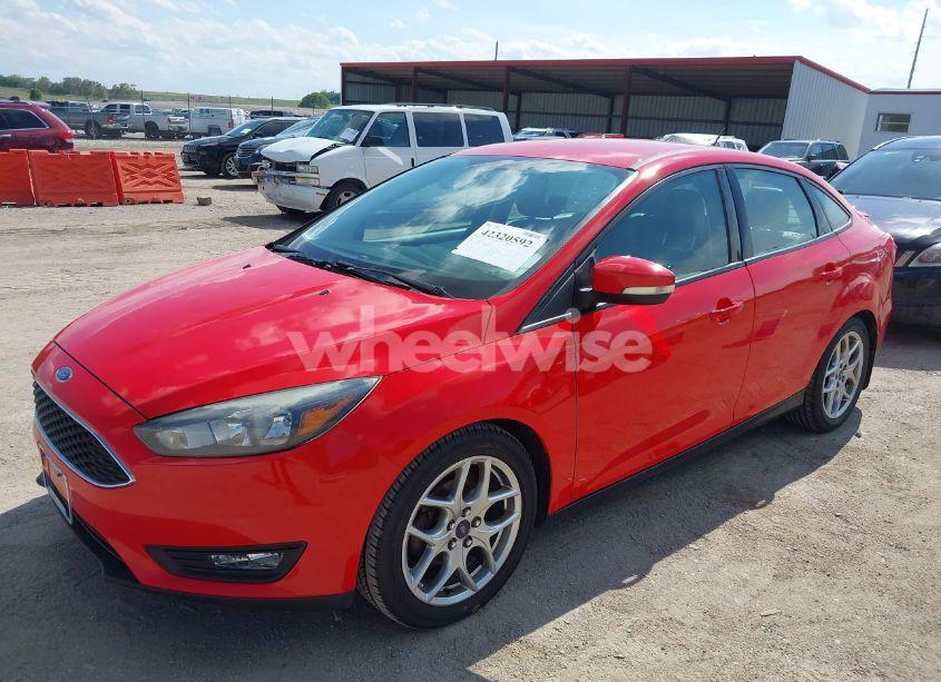 Photo 2 of 2015 Ford Focus SE (VIN 1FADP3F26FL308519)
