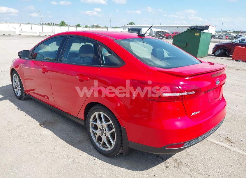 Photo 3 of 2015 Ford Focus SE (VIN 1FADP3F26FL308519)