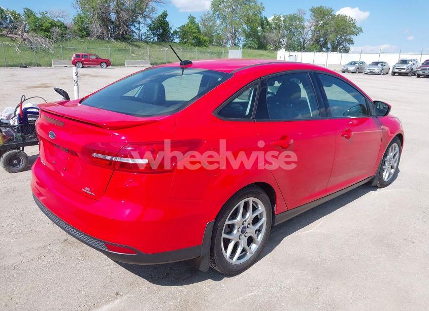 Photo 4 of 2015 Ford Focus SE (VIN 1FADP3F26FL308519)