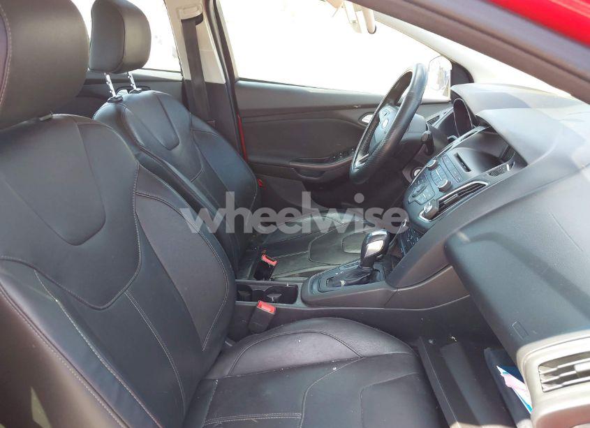 Photo 5 of 2015 Ford Focus SE (VIN 1FADP3F26FL308519)