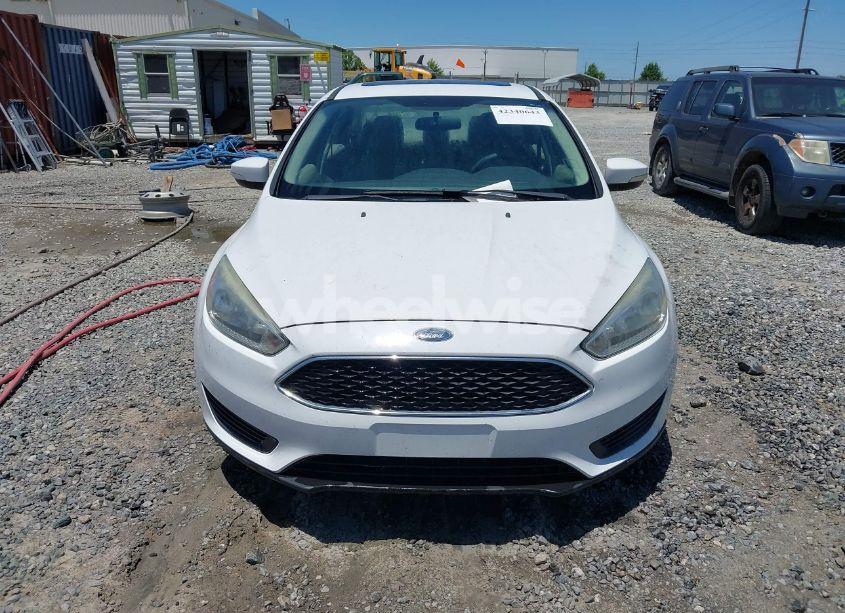 Photo 6 of 2015 Ford Focus SE (VIN 1FADP3F26FL316636)
