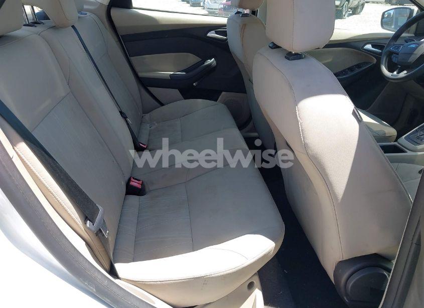 Photo 8 of 2015 Ford Focus SE (VIN 1FADP3F26FL316636)