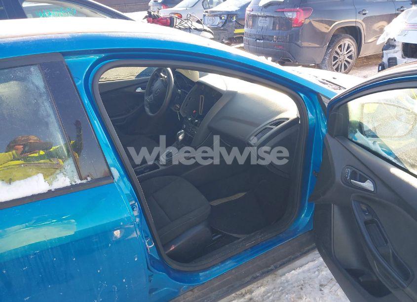 Photo 5 of 2015 Ford Focus SE (VIN 1FADP3F26FL333047)