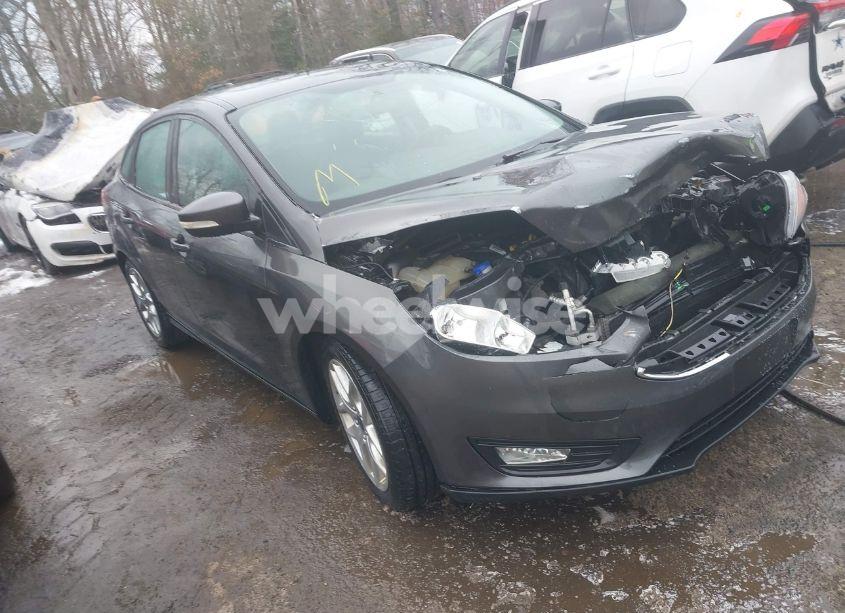 2015 Ford Focus SE (VIN 1FADP3F26FL338443) main photo