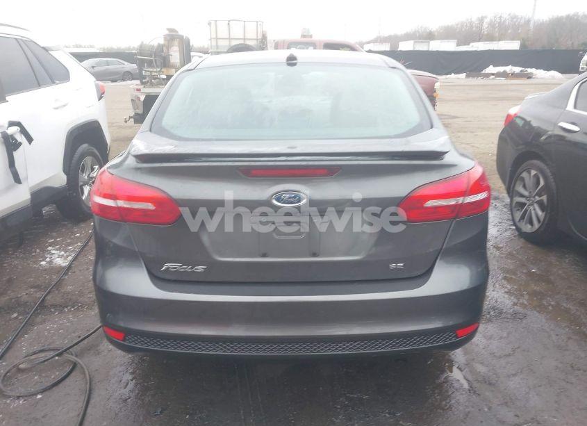 Photo 16 of 2015 Ford Focus SE (VIN 1FADP3F26FL338443)
