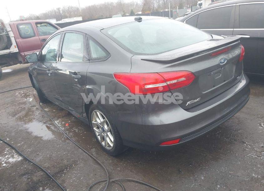Photo 3 of 2015 Ford Focus SE (VIN 1FADP3F26FL338443)