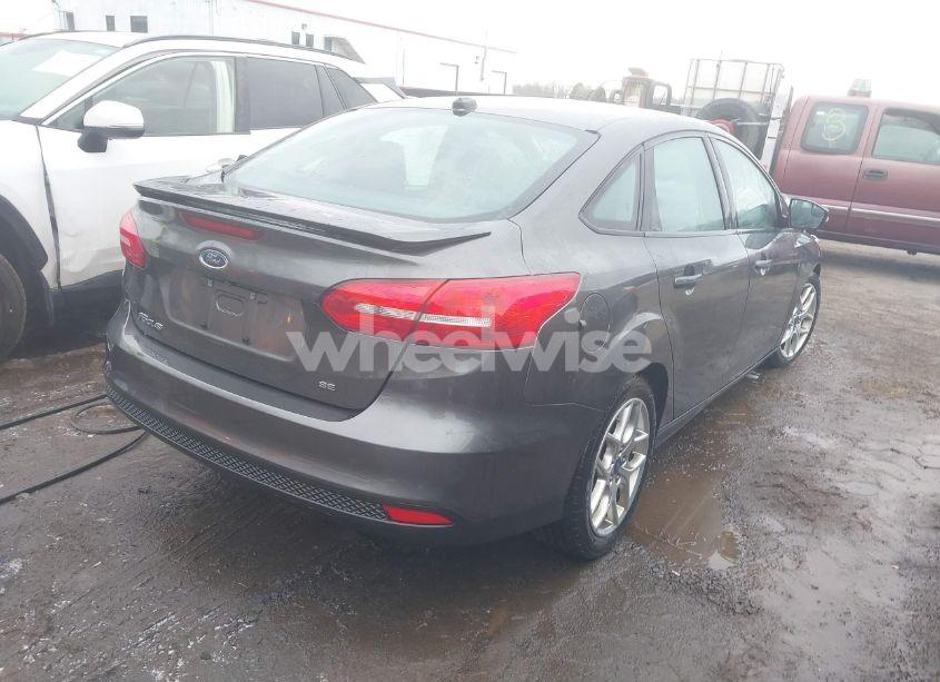 Photo 4 of 2015 Ford Focus SE (VIN 1FADP3F26FL338443)