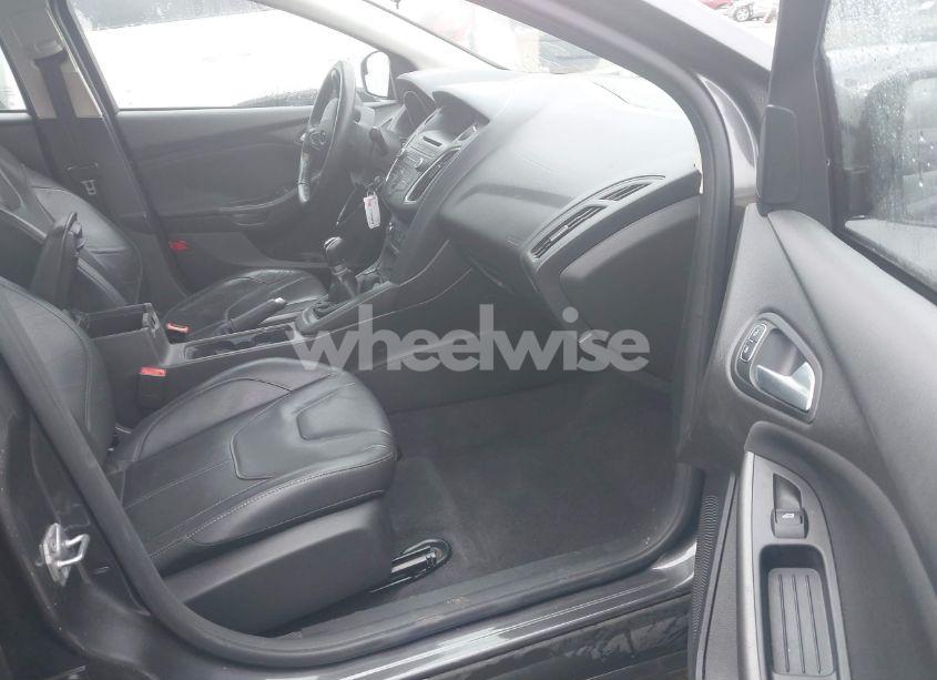 Photo 5 of 2015 Ford Focus SE (VIN 1FADP3F26FL338443)