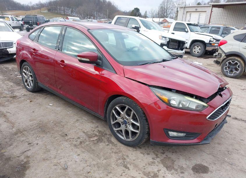 2015 Ford Focus SE (VIN 1FADP3F26FL340130) main photo