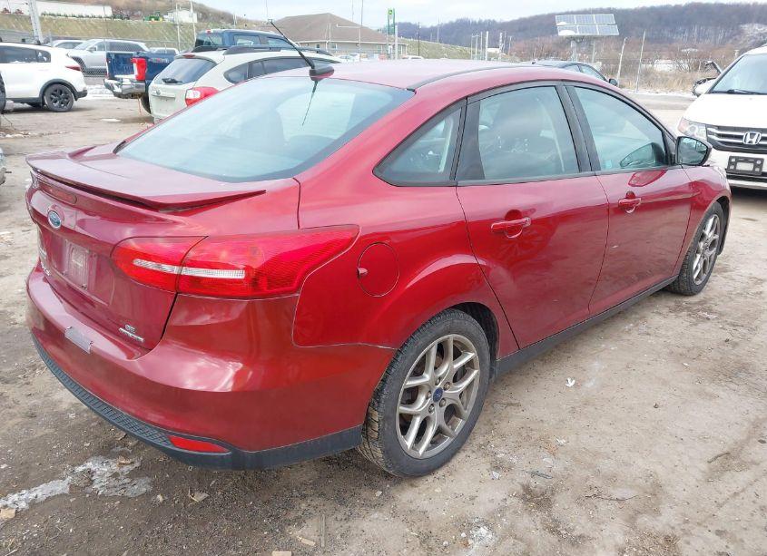 Photo 4 of 2015 Ford Focus SE (VIN 1FADP3F26FL340130)