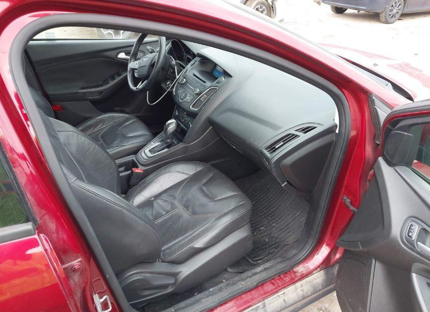 Photo 5 of 2015 Ford Focus SE (VIN 1FADP3F26FL340130)