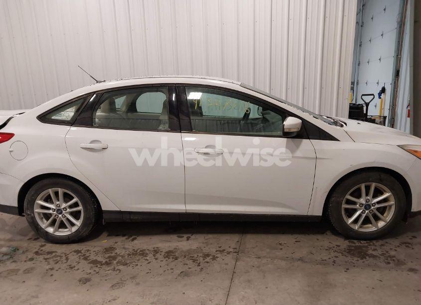 Photo 13 of 2015 Ford Focus SE (VIN 1FADP3F26FL350057)