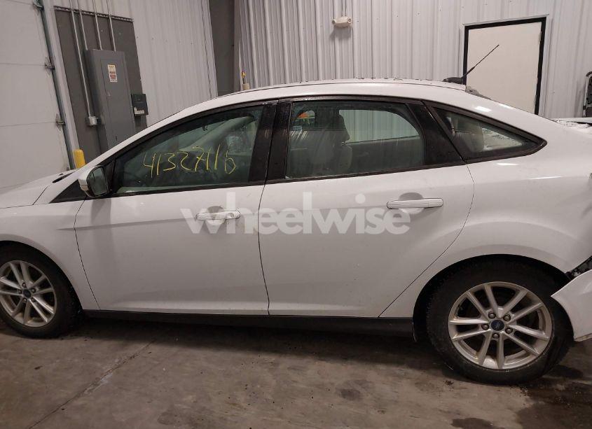 Photo 14 of 2015 Ford Focus SE (VIN 1FADP3F26FL350057)