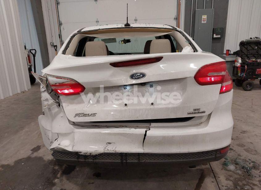 Photo 16 of 2015 Ford Focus SE (VIN 1FADP3F26FL350057)