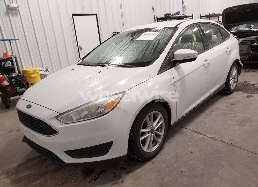 Photo 2 of 2015 Ford Focus SE (VIN 1FADP3F26FL350057)