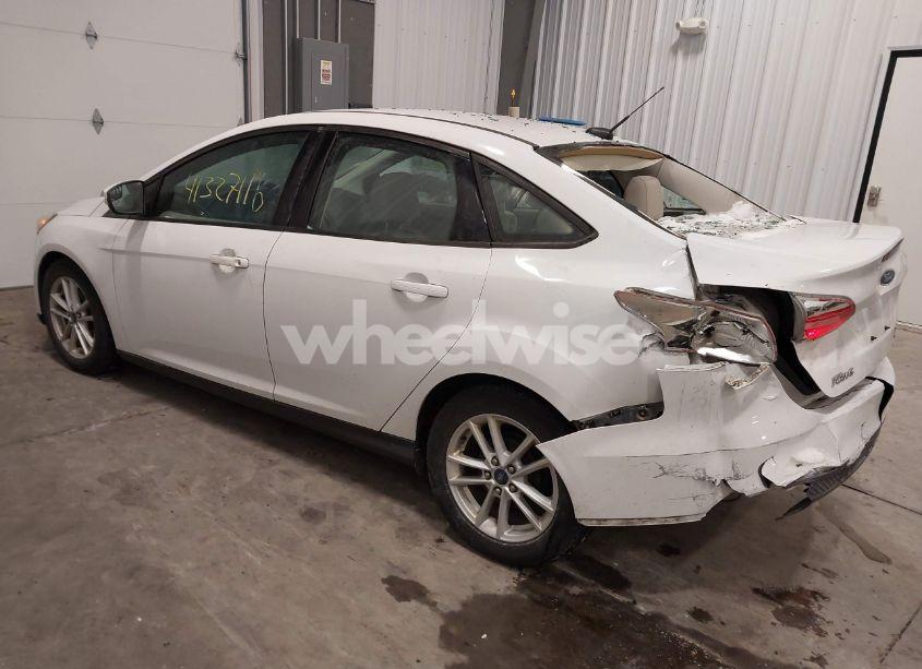 Photo 3 of 2015 Ford Focus SE (VIN 1FADP3F26FL350057)