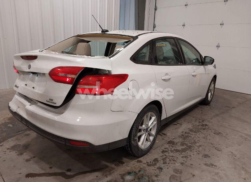 Photo 4 of 2015 Ford Focus SE (VIN 1FADP3F26FL350057)