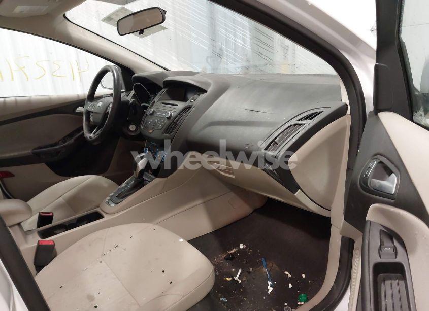 Photo 5 of 2015 Ford Focus SE (VIN 1FADP3F26FL350057)