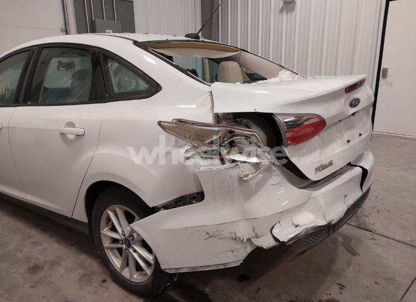 Photo 6 of 2015 Ford Focus SE (VIN 1FADP3F26FL350057)