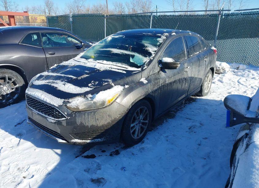 Photo 2 of 2015 Ford Focus SE (VIN 1FADP3F26FL353847)