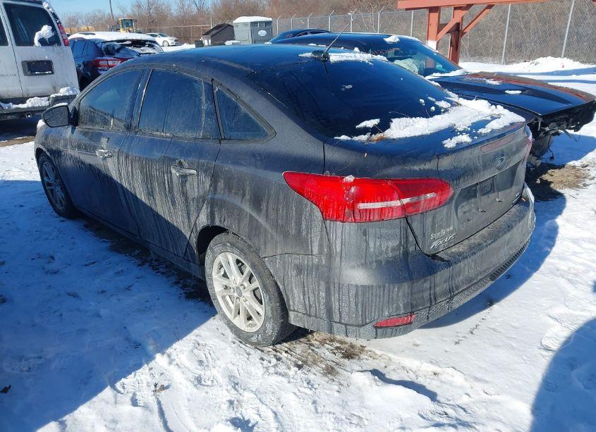 Photo 3 of 2015 Ford Focus SE (VIN 1FADP3F26FL353847)