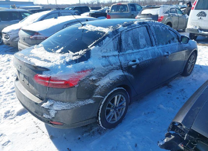 Photo 4 of 2015 Ford Focus SE (VIN 1FADP3F26FL353847)