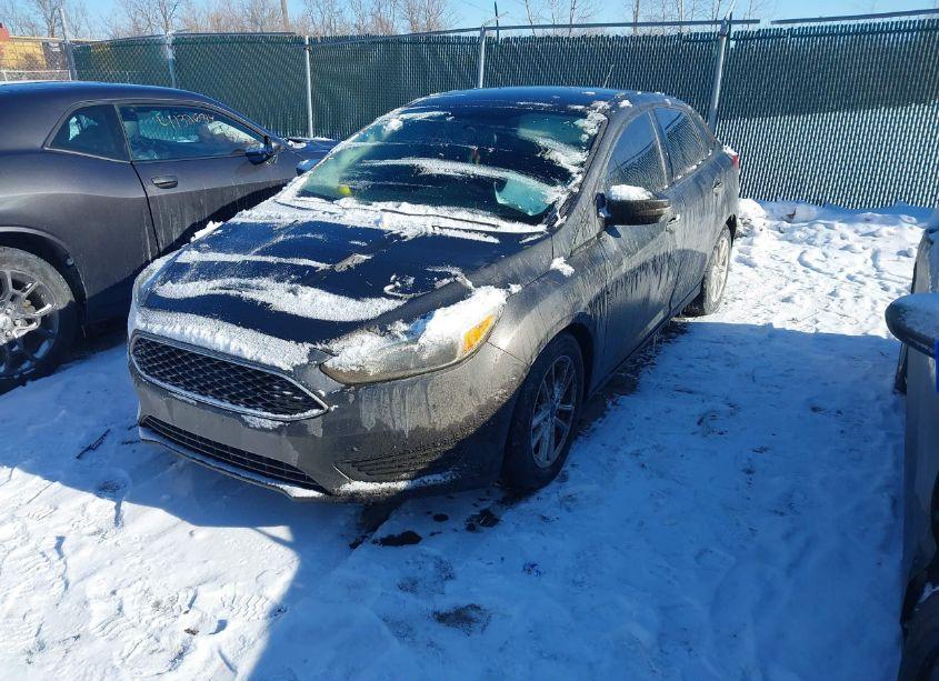 Photo 6 of 2015 Ford Focus SE (VIN 1FADP3F26FL353847)