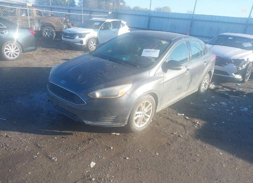 Photo 2 of 2015 Ford Focus SE (VIN 1FADP3F26FL378487)