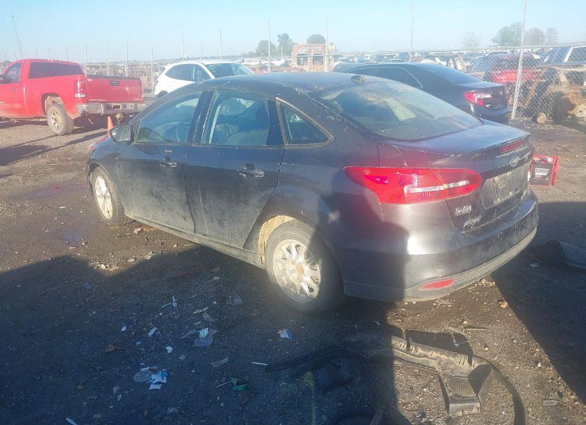 Photo 3 of 2015 Ford Focus SE (VIN 1FADP3F26FL378487)