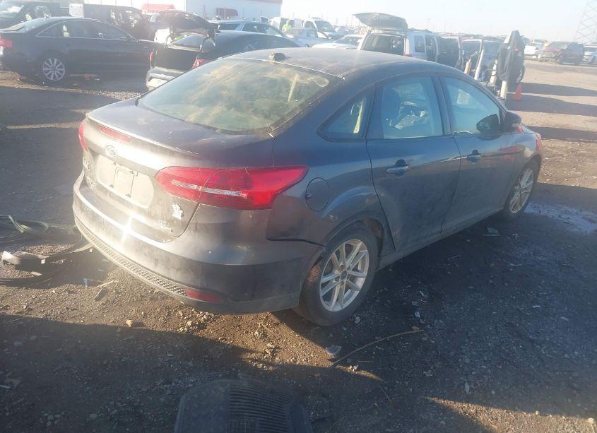 Photo 4 of 2015 Ford Focus SE (VIN 1FADP3F26FL378487)