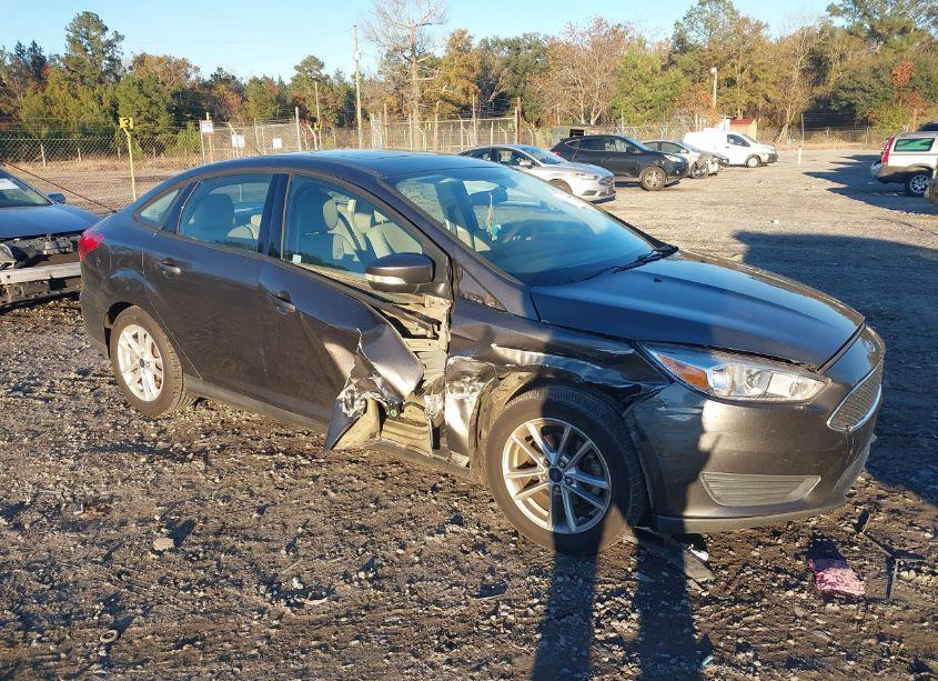 2016 Ford Focus SE (VIN 1FADP3F26GL201102) main photo