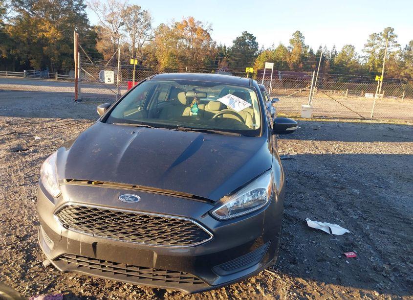 Photo 12 of 2016 Ford Focus SE (VIN 1FADP3F26GL201102)