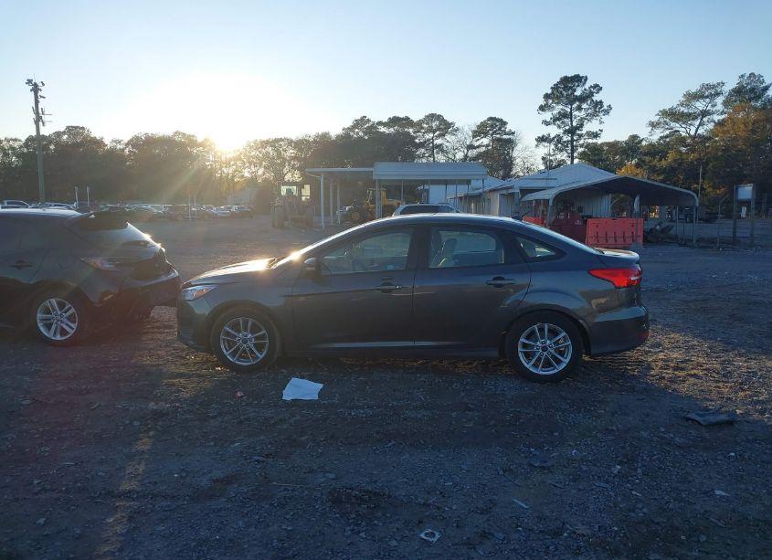 Photo 14 of 2016 Ford Focus SE (VIN 1FADP3F26GL201102)