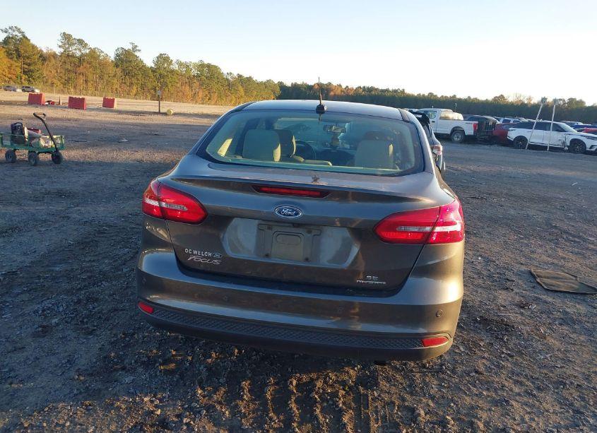 Photo 16 of 2016 Ford Focus SE (VIN 1FADP3F26GL201102)