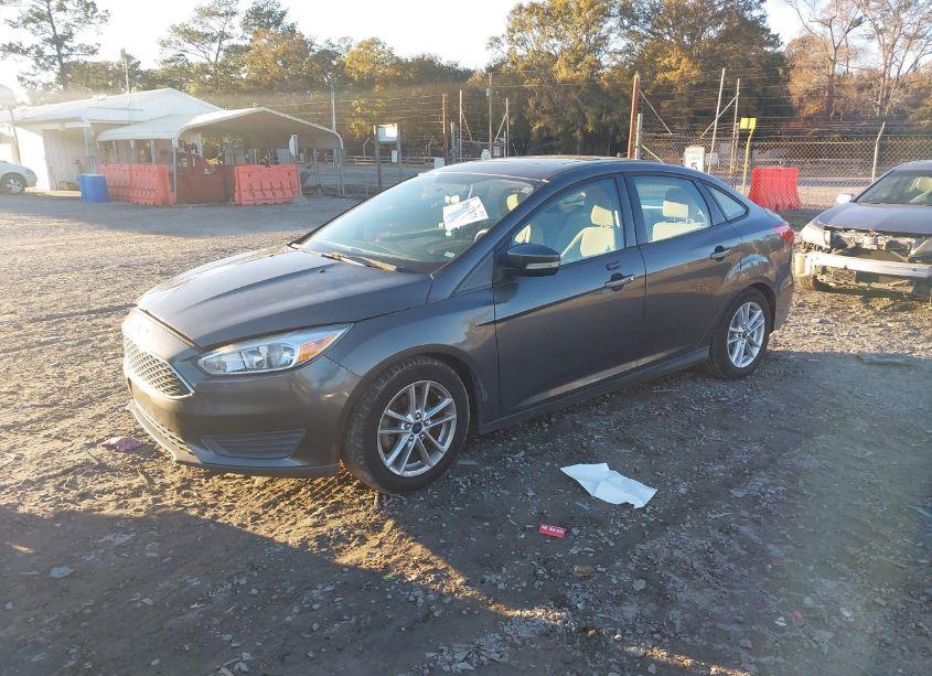 Photo 2 of 2016 Ford Focus SE (VIN 1FADP3F26GL201102)