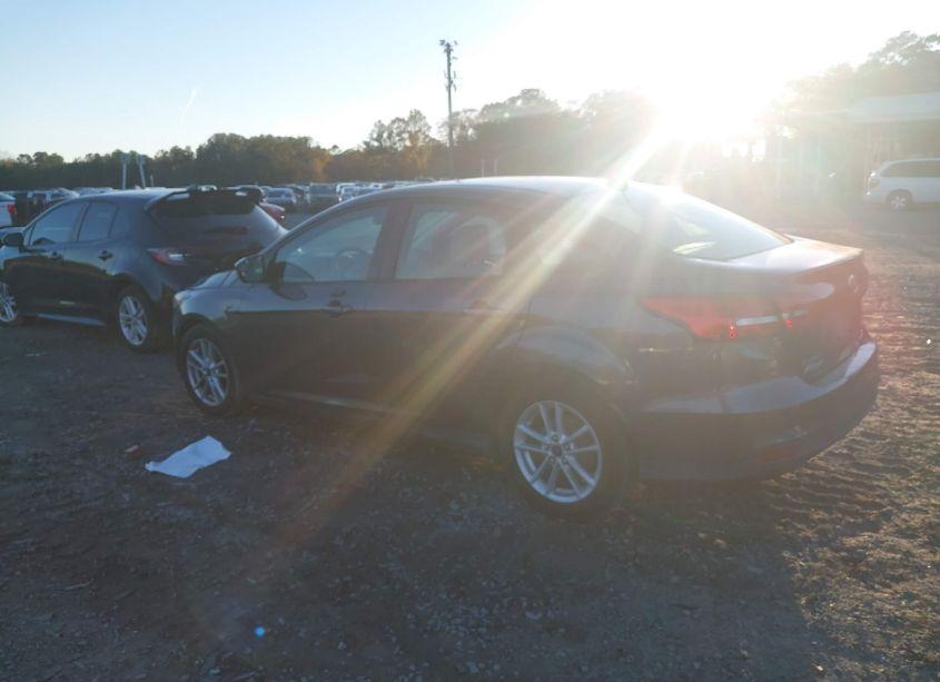 Photo 3 of 2016 Ford Focus SE (VIN 1FADP3F26GL201102)